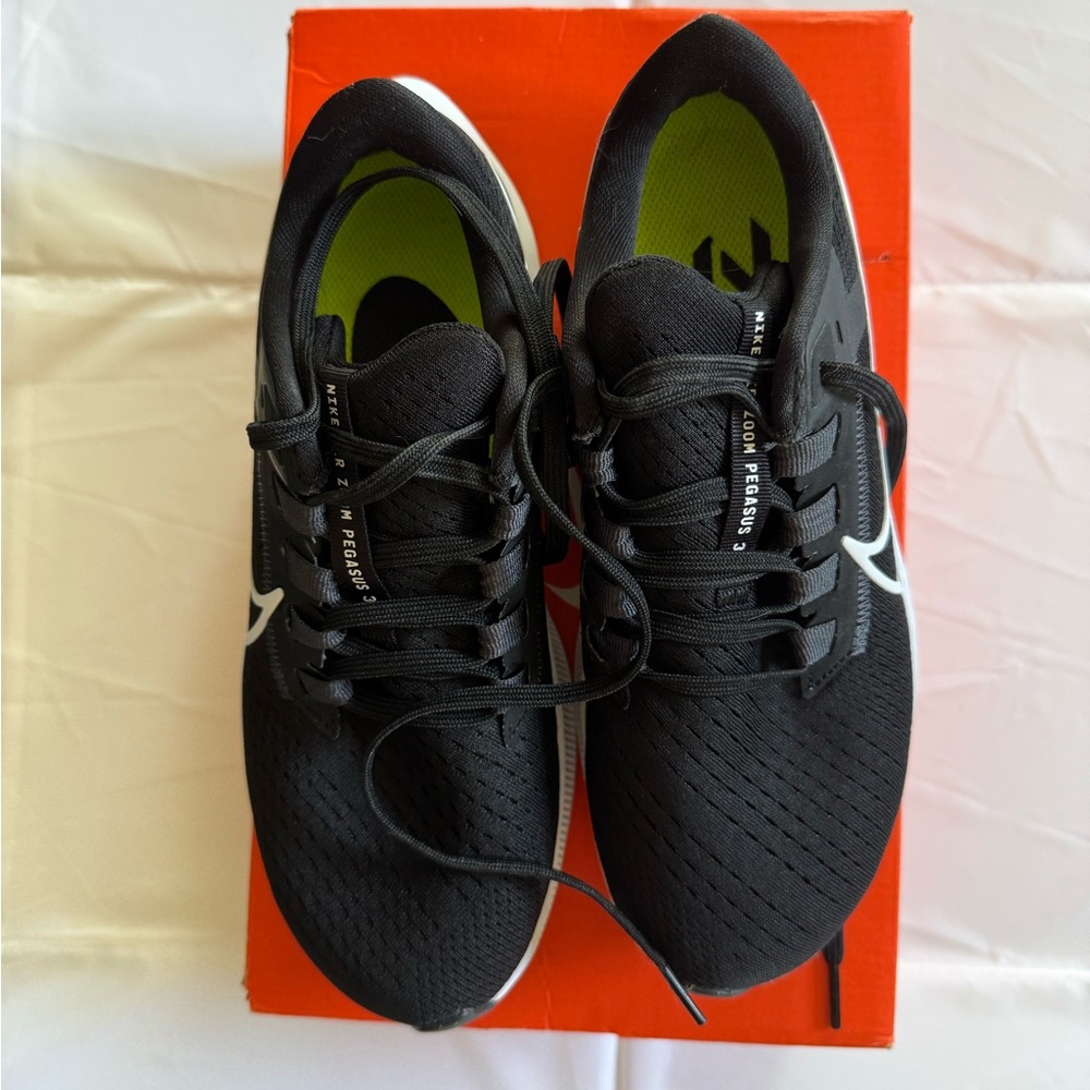 Nike Women’s Black Air Zoom Pegasus 38 - Picture 3 of 7